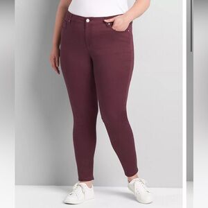 NWT Signature Fit Sateen 5-Pocket Skinny Jean